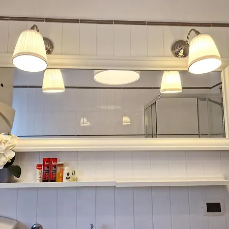 La Casa Bianca Di Jo 斯培西亚