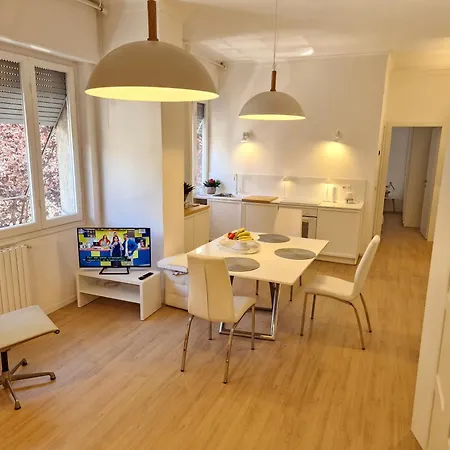 公寓 La Casa Bianca Di Jo 斯培西亚